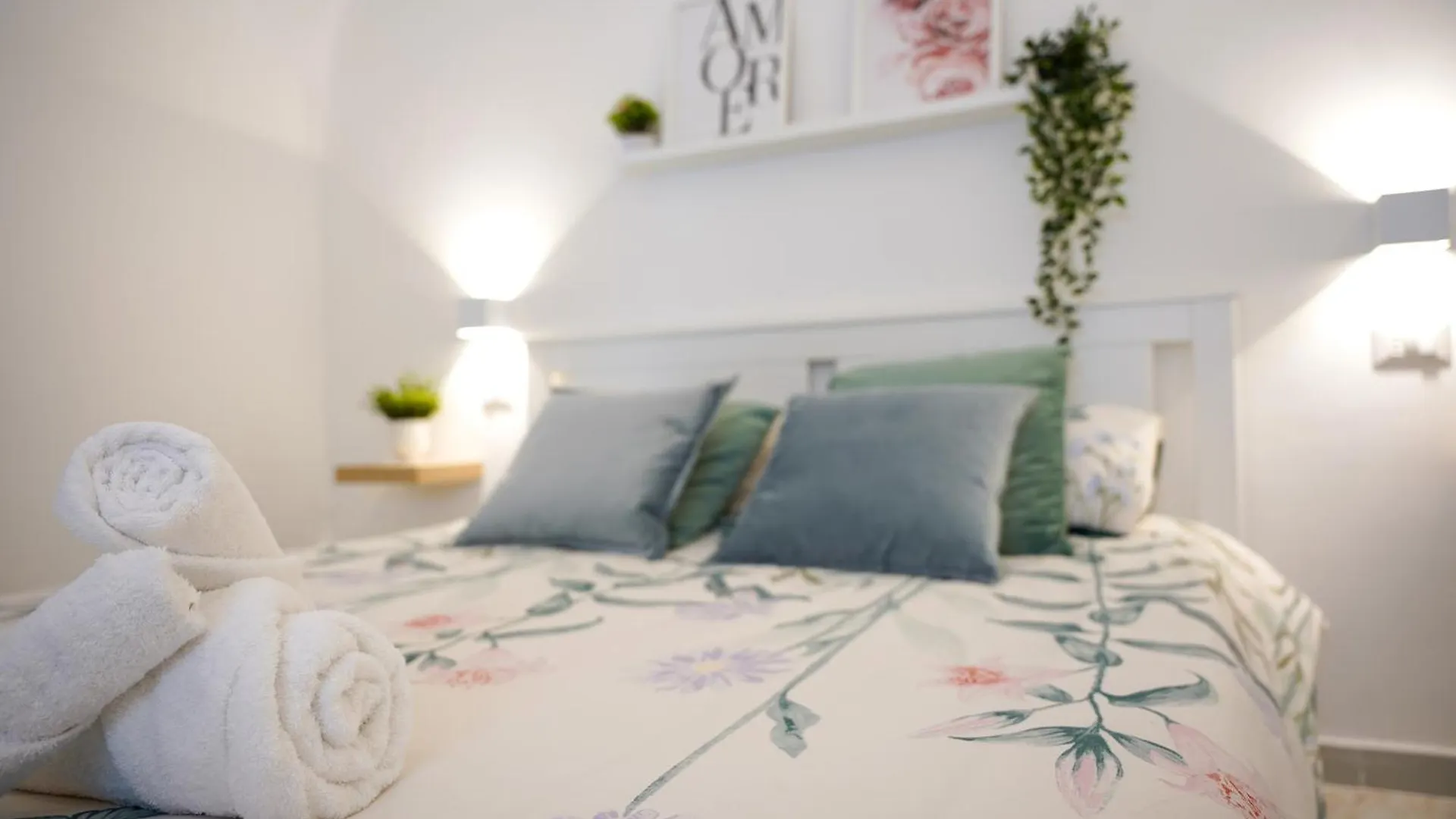 Joia\'S House In The Historic Centre L.B. contacts
